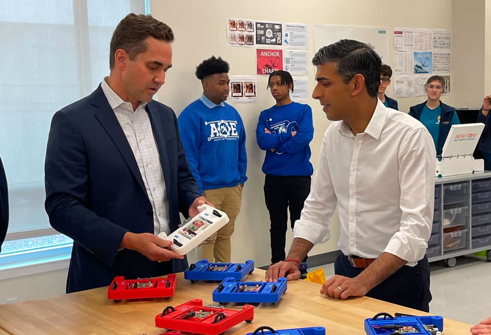 David Rogers shows off a white XRP robot to the UK Prime Minister Rishi Sunak.